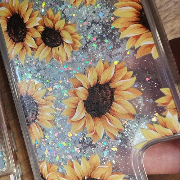 🌻Samsung S22+ sunflower flowing glitter phone case - Picture 3 of 7